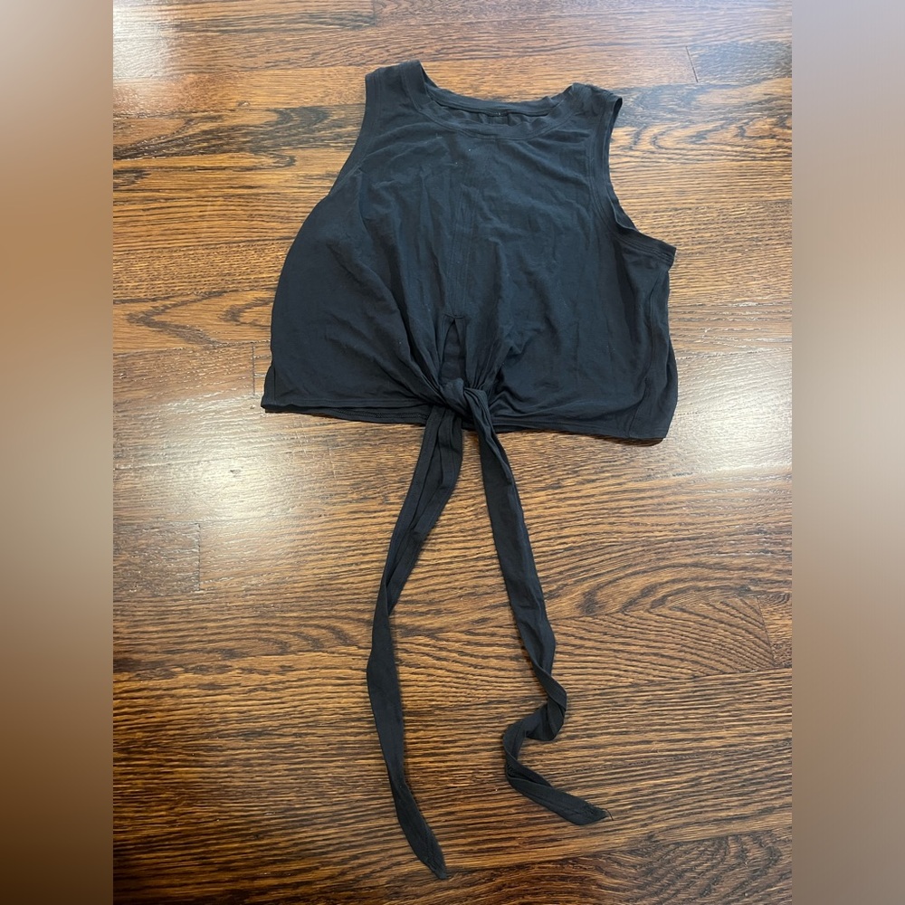 Lululemon black Knot gonna fly front tie top